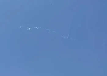 الحوثيون يعلنون استهداف مطار بن غوريون بصاروخ باليستي