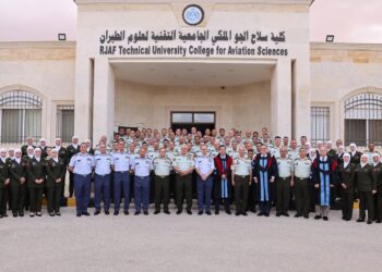 رئيس هيئة الأركان المشتركة يرعى تخريج فوج التجسير الرابع من كلية سلاح الجو