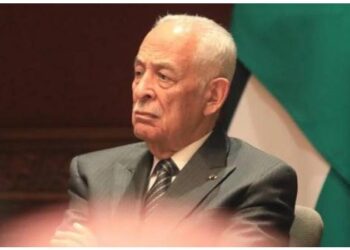 العيسوي ينقل للأب إلياس حداد تمنيات الملك وولي العهد له بالشفاء العاجل