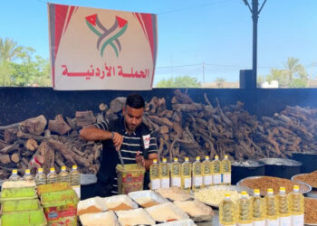 مطبخ الحملة الأردنية يواصل تقديم الوجبات في غزة رغم إغلاق المعابر