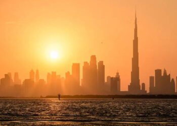 الحرارة تتجاوز نصف درجة الغليان بالإمارات وتلامس مستويات تاريخية