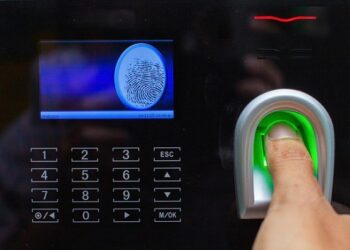 أمين عمان يلزم الموظفين والمستخدمين والعمال ببصمة الدوام