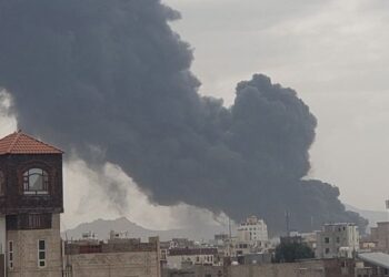 إسرائيل تشن غارات على مطار صنعاء ومحطة كهرباء ومصنع إسمنت