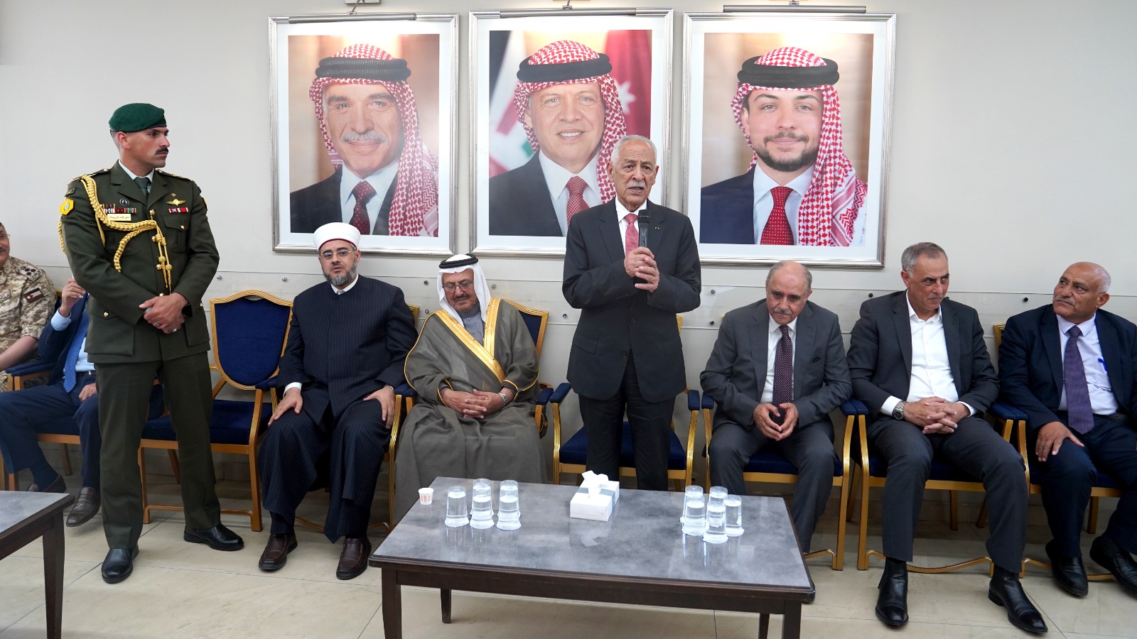 مندوبا عن الملك وولي العهد…العيسوي يعزي عشيرتي الخريشا والمجالي