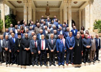 رئيس الديوان الملكي يلتقي وفدا من أنباء عشيرة آل حداد