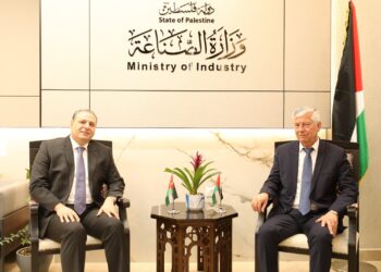 وزير الصناعة الفلسطيني يبحث مع السفير الأردني سبل تعزيز العلاقات الثنائية