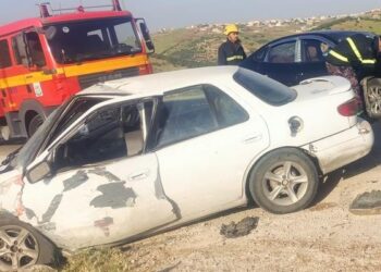 حدث غير مرخص يرتكب مخالفة خطيرة ويتسبب بحادث في المفرق