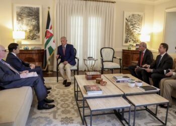 الملك يؤكد لدى اجتماعه بوزير الخارجية الأميركي ضرورة وقف إطلاق النار بغزة