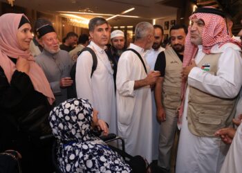 وزير الأوقاف يتفقد الحجاج في مكة المكرمة