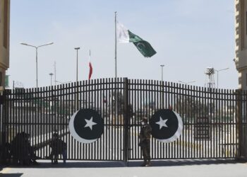 باكستان تتضامن مع طهران وتغلق معابرها الحدودية مع إيران إلى أجل غير مسمى
