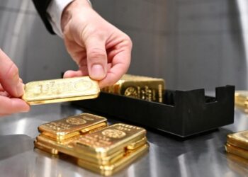 أسعار الذهب تتراجع وتتجه لتكبد ثاني خسارة أسبوعية
