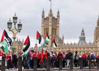 وزير الصحة البريطاني يرد على سفارة إسرائيل: عالجوا مشاكلكم أولًا