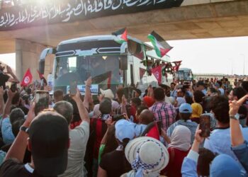 وزير الدفاع الإسرائيلي يأمر الجيش بمنع قافلة الصمود من دخول قطاع غزة
