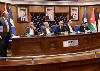 إجراءات قانونية خلال أيام لتحصيل حقوق تجار تضرروا من حريق باخرة صينية
