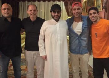 عادل إمام يستقبل تركي آل الشيخ في منزله