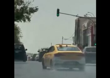 ضبط مركبة عمومي كان سائقها يقودها بتهور