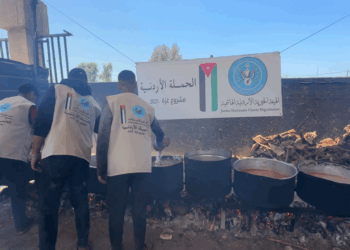 الحملة الأردنية و الخيرية الهاشمية توزعان وجبات في محافظات غزة