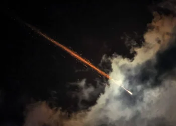الاحتلال: تضرر خطوط الأنابيب ونقل الوقود في مصفاة حيفا جراء هجوم صاروخي إيراني