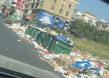 صور نفايات تملأ شوارع بيروت.. ولبنانيون : عذراً من السياح