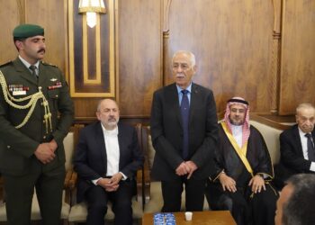 مندوبا عن الملك وولي العهد…العيسوي يعزي آل خزنة كاتبي