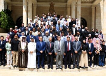رئيس الديوان الملكي يلتقي وفدا من جامعة عمان العربية وشبابا من محافظة الكرك
