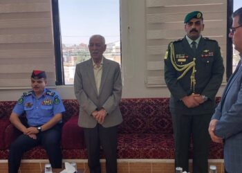مندوبا عن الملك وولي العهد.. العيسوي يعزي عشيرة الشرع
