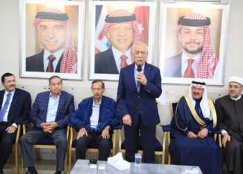 مندوبا عن الملك وولي العهد.. يعزي العيسوي عشائر المجالي والغزاوي