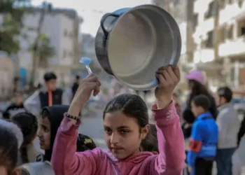 غزة على شفا الهاوية .. أطفال يتضورون جوعا حتى الموت