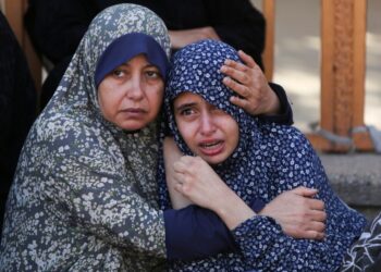 استشهاد 24 فلسطينيا اثناء انتظارهم مساعدات في غزة