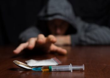 القضاة: المخدرات قوة دافعة لأبشع الجرائم وتهديد للأمن الاجتماعي