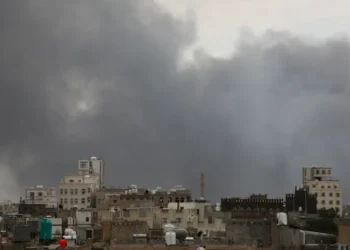 هجوم إسرائيلي على الحديدة بعد أوامر بإخلاء 3 موانئ