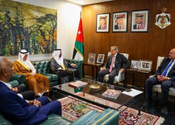 رئيس الوزراء: تثبيت الفلسطينيين على أرضهم أولوية قصوى