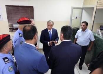 رئيس الوزراء يتفقد مشروع تطوير معبر حدود الدرة وميناء العقبة الجديد