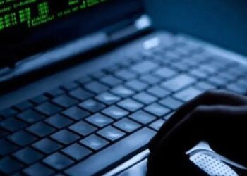 ضبط 3 أشخاص احتالوا مالياً على مواطنين بعد التواصل معهم إلكترونيًا