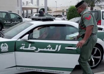 شرطة دبي تعتقل 3 بلجيكيين مطلوبين للإنتربول وتسلمهم لبلادهم