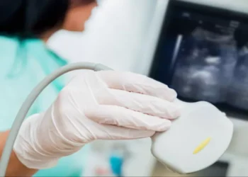 تعليمات معدلة تمنح الطبيبة المتدربة إجازة أمومة مدتها 30 يومًا