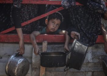 الأونروا: سكان غزة جثث تمشي على الأرض والعائلات تنهار جوعًا