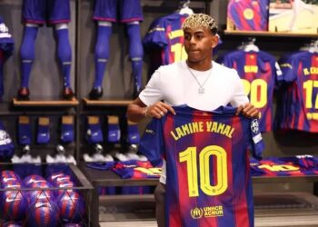 لامين يامال يتسلم الرقم 10 الأسطوري في برشلونة