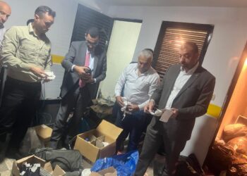 الغذاء والدواء تداهم شقة سكنية لتصنيع مستحضرات التجميل بشكل مخالف