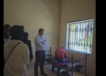 كيف يمكن لشخص أن ينام بلا فراش؟.. مشهد صادم يهز الرأي العام السوري