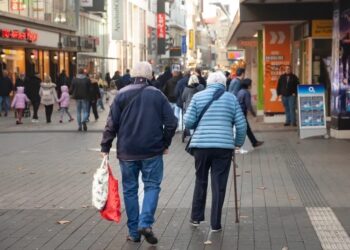 أوروبا تواجه أزمة نقص السكان والمهاجرون هم الحل