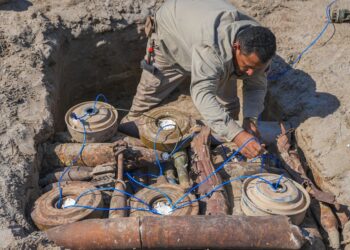 مشروع سعودي ينزع 971 لغمًا في الأراضي اليمنية خلال أسبوع