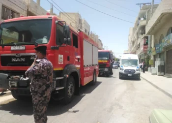 دفاع مدني مادبا يخمد حريق ديانا مُحملة بكراتين لإعادة التدوير