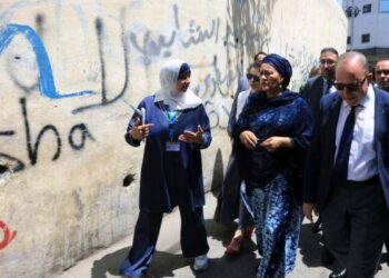 نائبة الأمين العام للأمم المتحدة تزور مخيم الوحدات