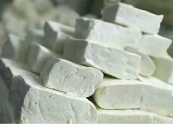 ضبط مصنع أجبان غير مرخص ومواقع تخزين حليب مجفف بظروف مخالفة
