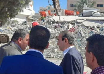 نقيب المهندسين يتفقد موقع انهيار عمارة في إربد