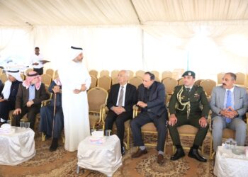 مندوبا عن الملك وولي العهد العيسوي يعزي عشيرة المناصير