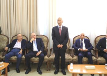 مندوبا عن الملك وولي العهد… العيسوي يعزي قبيلة بني صخر وآل قمحية