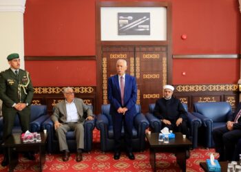 مندوبا عن الملك وولي العهد… العيسوي يعزي آل أبزاخ