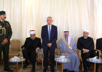 مندوبا عن الملك وولي العهد.. العيسوي يعزي بوفاة النائب الأسبق الشهوان